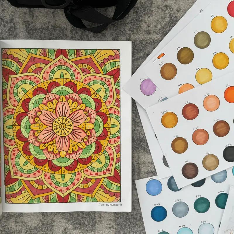 🎨 【1x Βιβλίο Χρωματισμού με Αριθμούς + Στυλό 24 Χρωμάτων με Διπλή Άκρη】Χρωματίστε και Χαλαρώστε: Βιβλίο Χρωματισμού με Αριθμούς για Ενήλικες | Ανακουφίζει από το Στρες και το Άγχος ✨